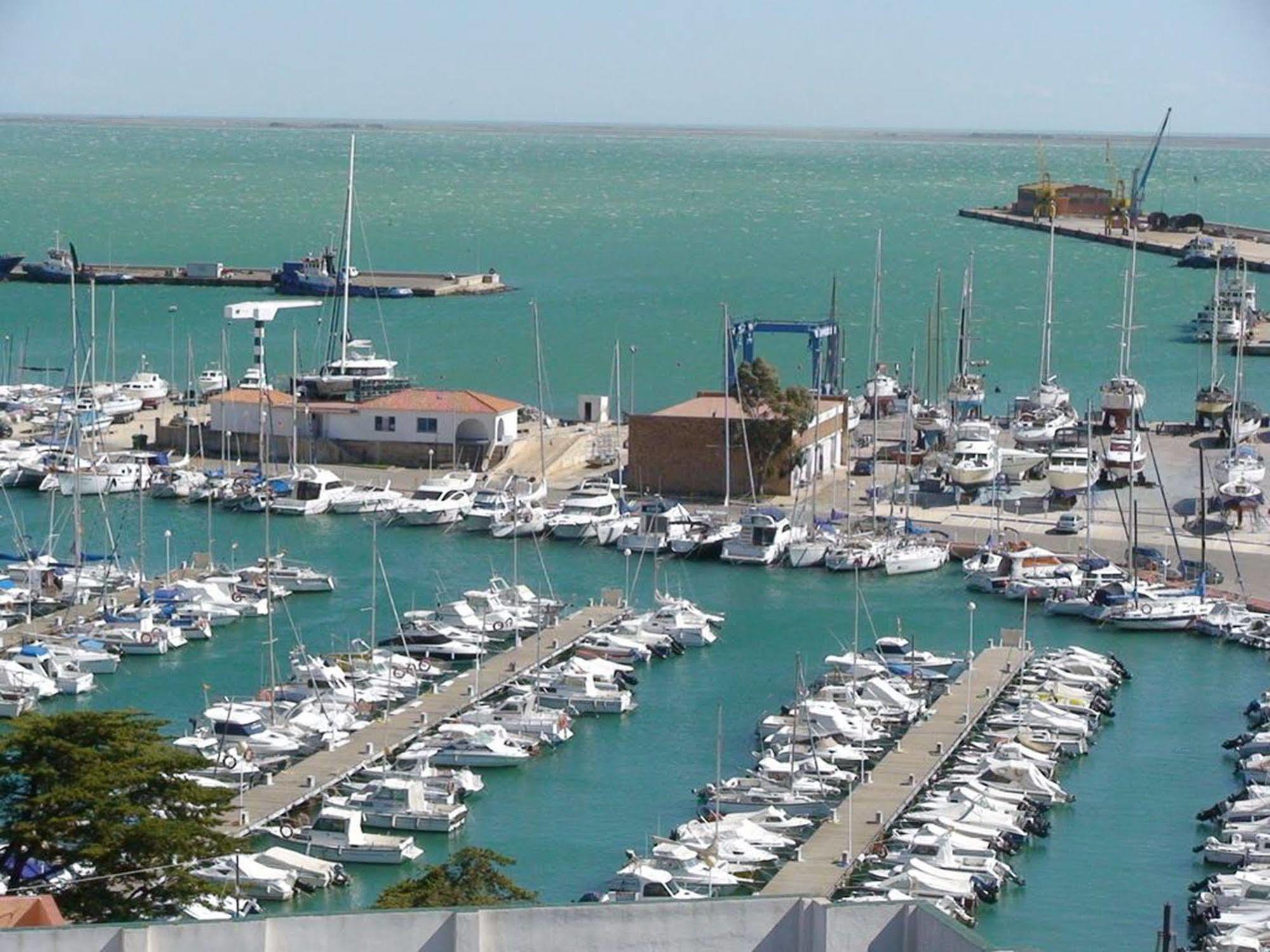 Hotel Del Port Sant Carlos de la Ràpita Dış mekan fotoğraf